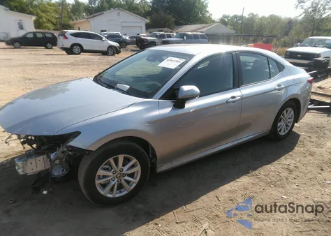 2025 Toyota Camry Le z USA, uszkodzony, nr VIN 4T1DAACK4SU563562